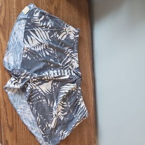NWT Salt Life Ebony and White Patterned Shorts
